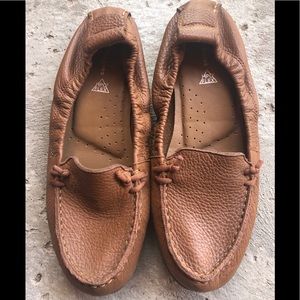 Woman's HUSH PUPPIES HPO2 Flex Leather Flats 8 Tan